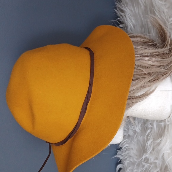 Wool  hat - Picture 3 of 9